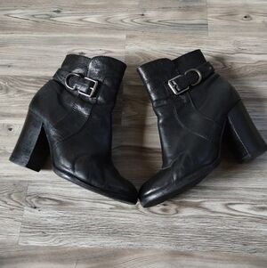 Frye Parker D-Ring Short Black Leather Zip Up Belted Heeled Ankle Bootie Size 7